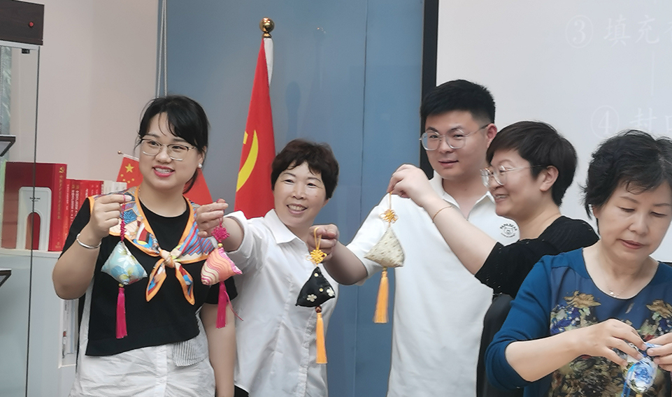 香韻端午，情滿誠格——上海誠格集團工會組織開展端午香囊制作活動